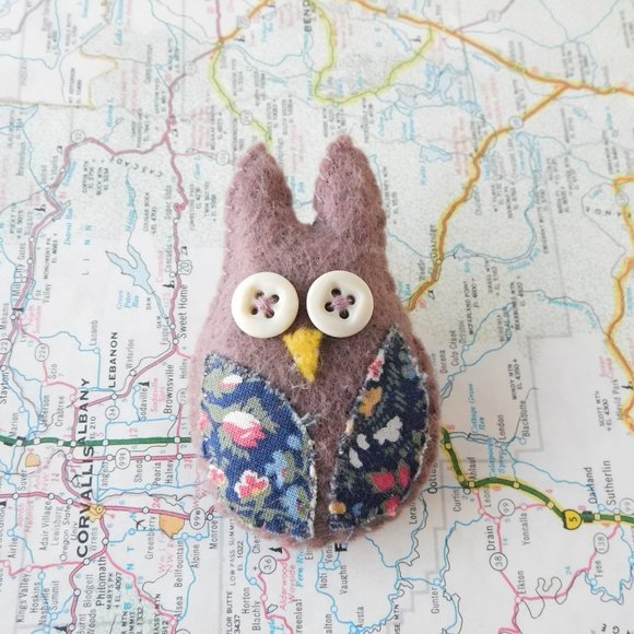 fun handmade OWL felt brooch - Picture 3 of 5